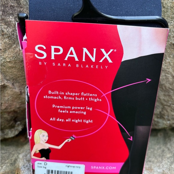 NWT Spanx Navy Size D Luxe Leg Tights Fits 5 to 6 ft 165-220lbs Built in shape - Picture 3 of 3